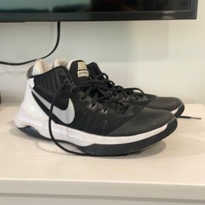 Nike air versatile size 7.5